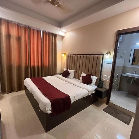 The Divine Oak Hotel คาตรา ภายนอก รูปภาพ