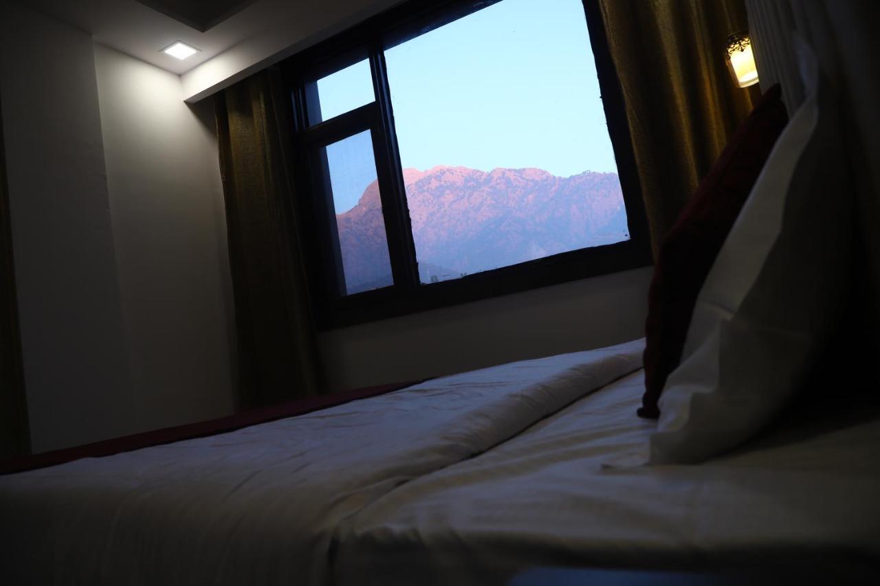 The Divine Oak Hotel คาตรา ภายนอก รูปภาพ