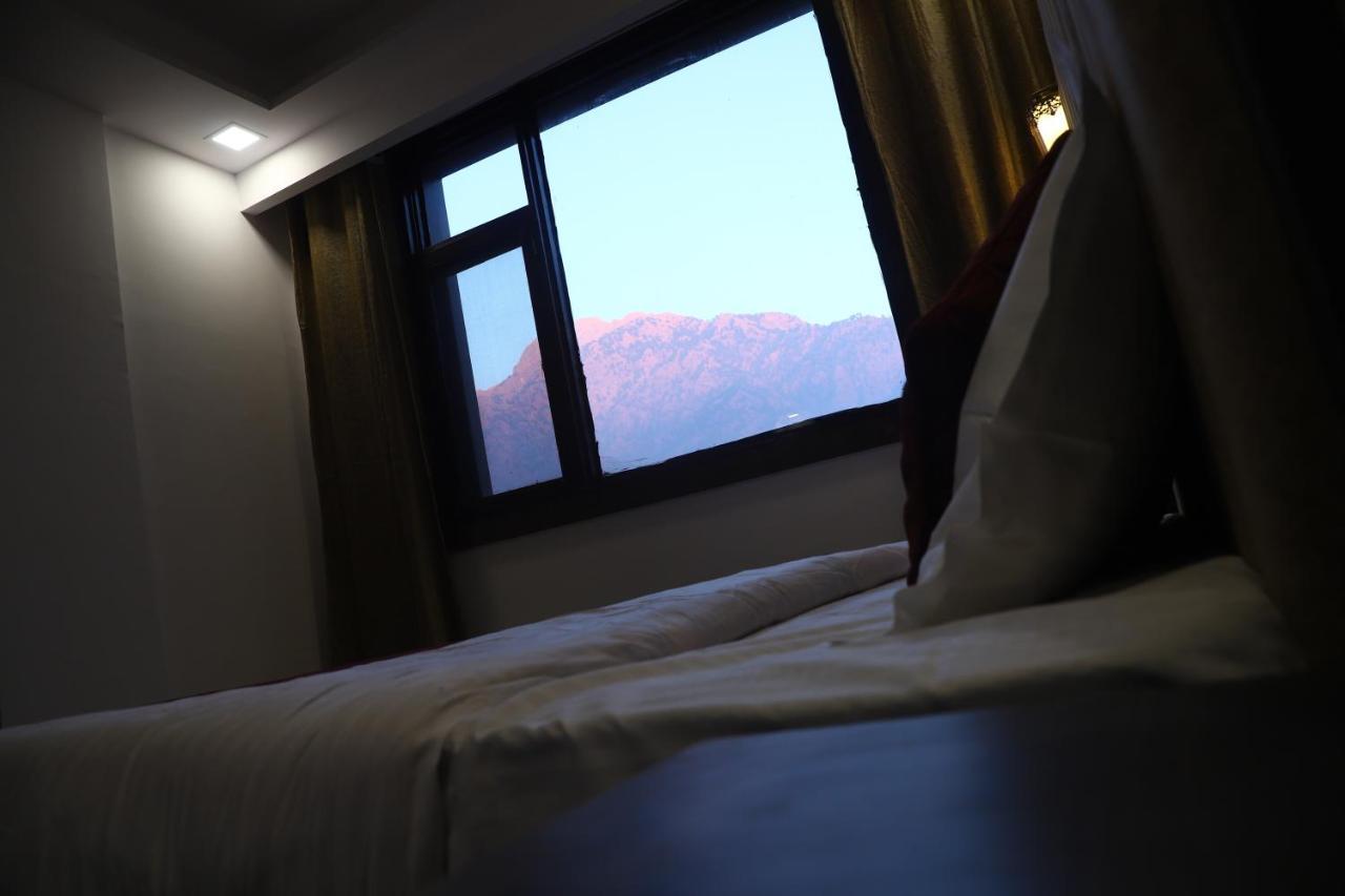 The Divine Oak Hotel คาตรา ภายนอก รูปภาพ