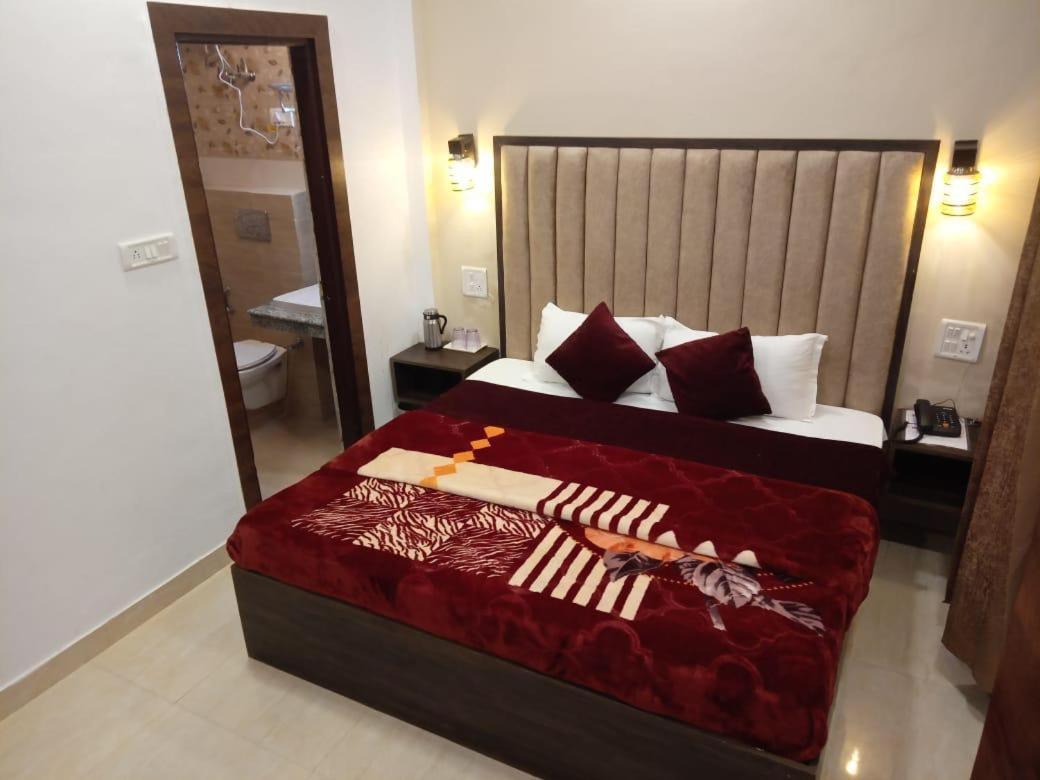 The Divine Oak Hotel คาตรา ภายนอก รูปภาพ