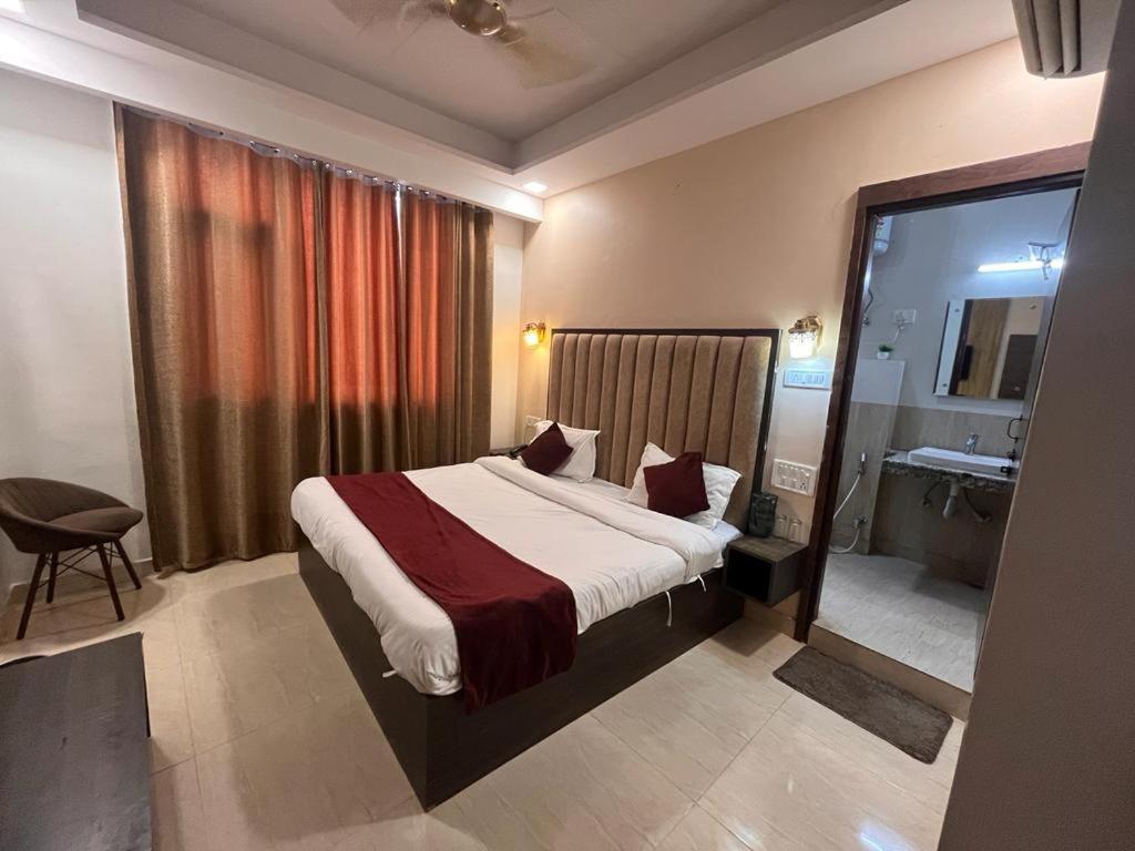The Divine Oak Hotel คาตรา ภายนอก รูปภาพ
